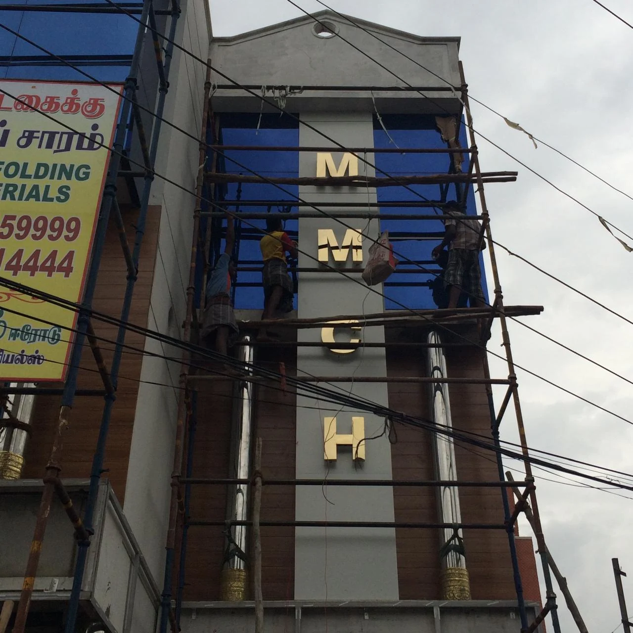 acrylic sign board Chennai hospital brand installation comparison by BRS SIIGNS